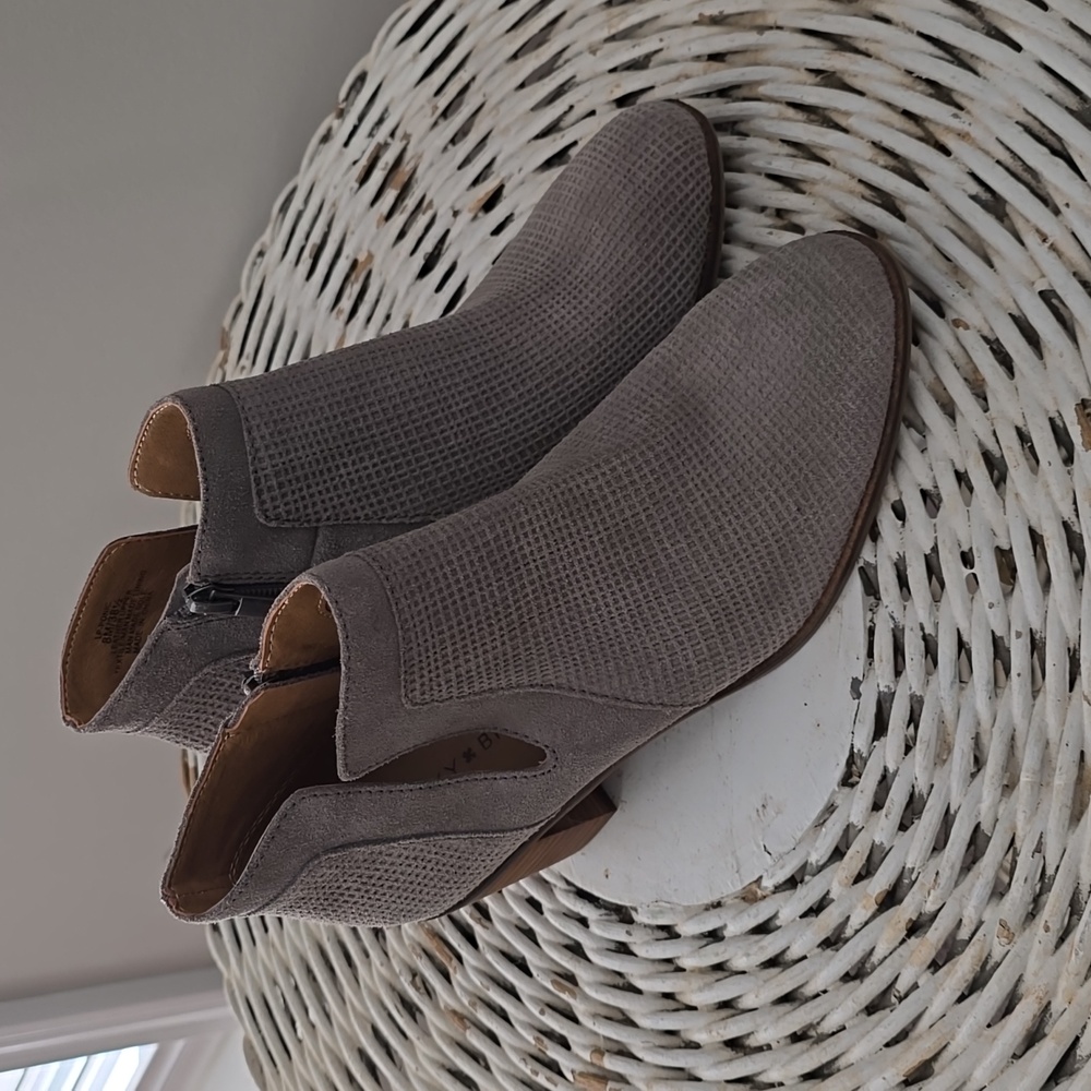 Lucky Brand Ponic Gray Suede Ankle Boots Brand New without Tag